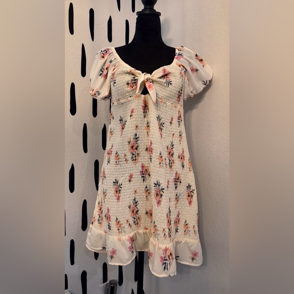 NWT - Madden NYC Floral Cut-Out Smocked Mini Dress - Sweetheart Neck 🌸 - Picture 7 of 9